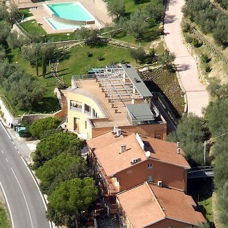 Hotel Il Castellaccio Piccione Exteriör bild