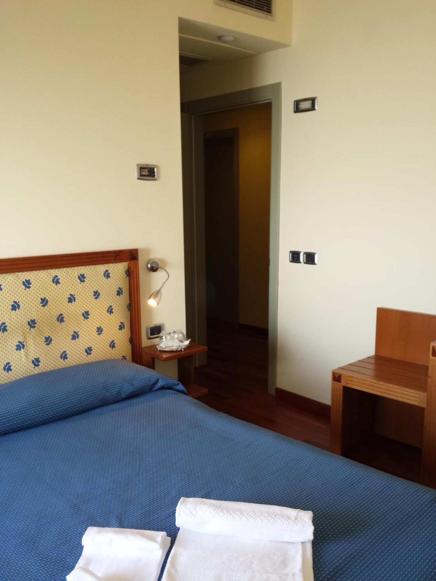 Hotel Il Castellaccio Piccione Rum bild