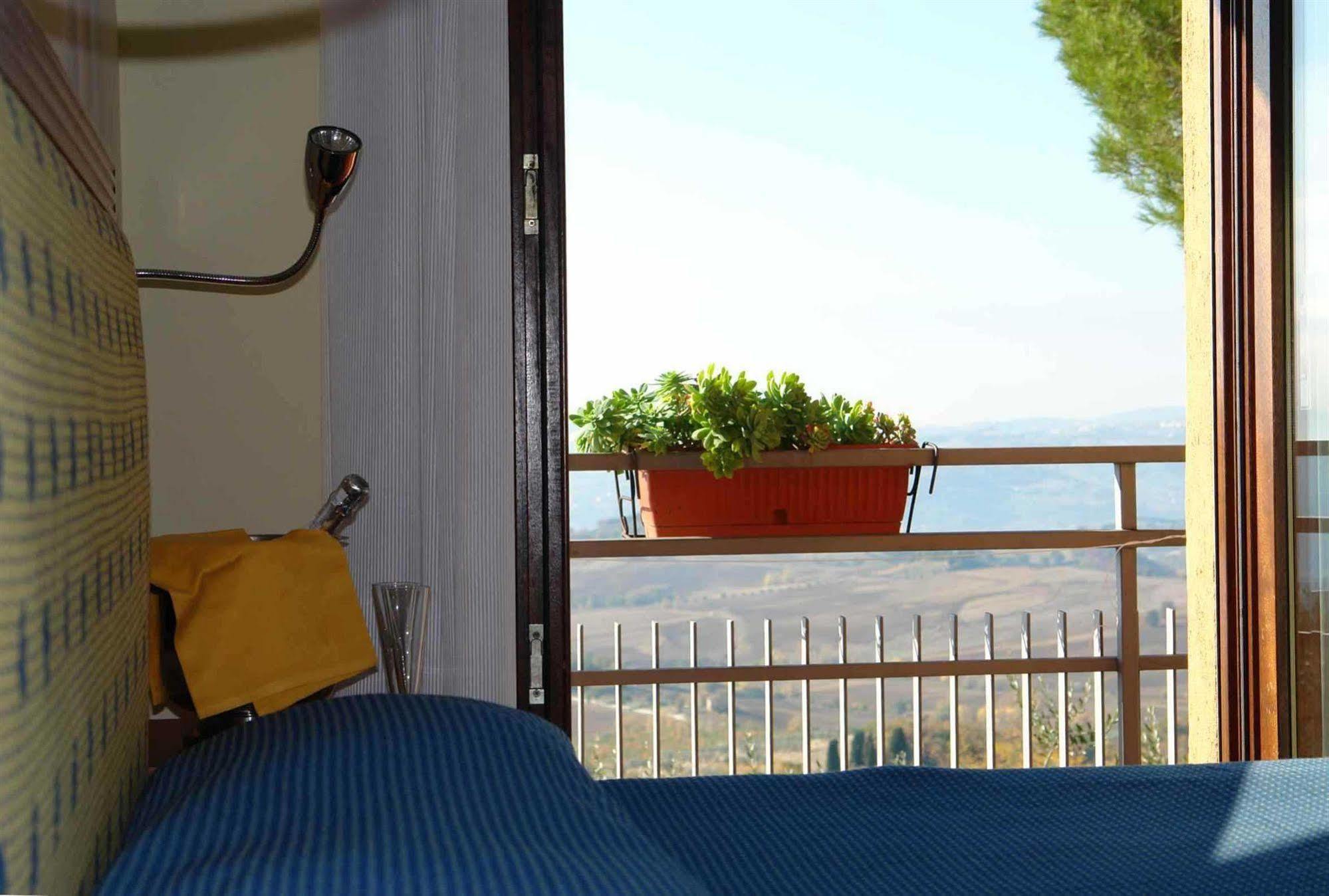 Hotel Il Castellaccio Piccione Exteriör bild